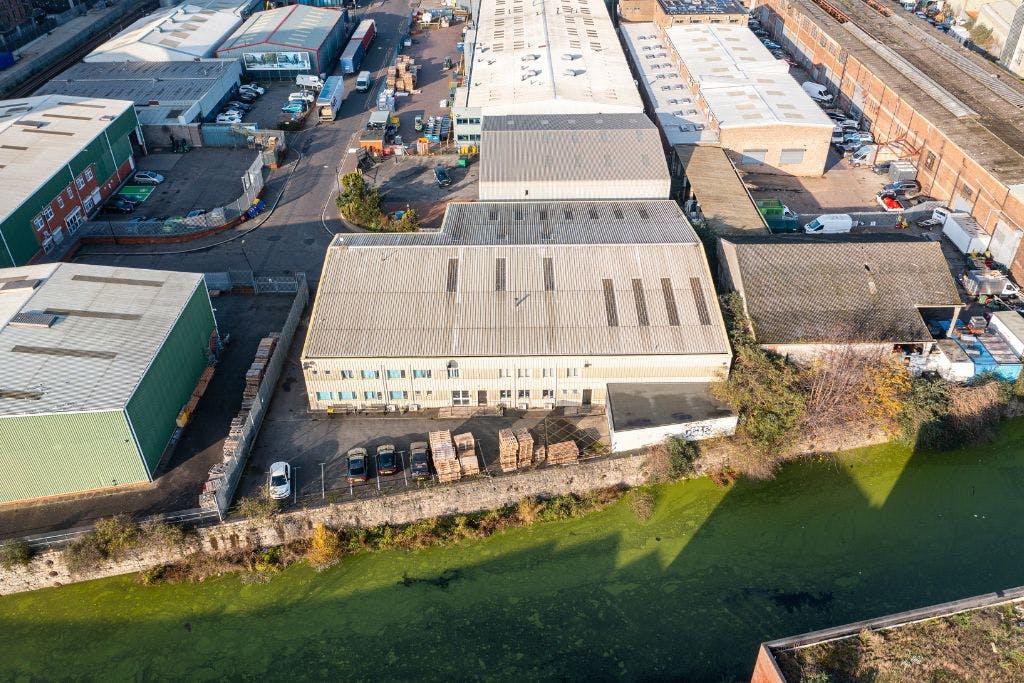 Industrial Unit in Bromley by Bow - photo 4