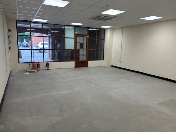 Units 5, 6 & 7 Oakmede Place, Binfield, Retail To Let - 9.jpg