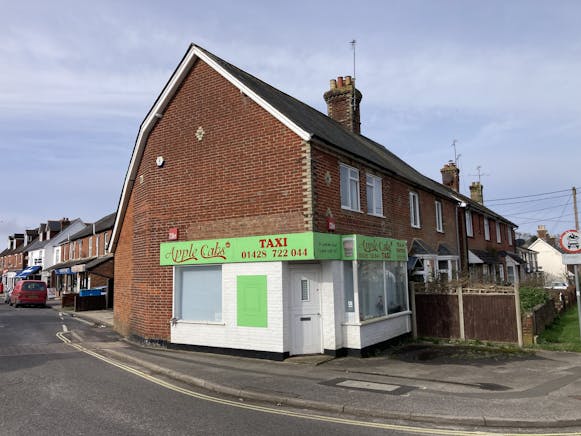 1B Newtown Road, Liphook, Retail To Let - IMG_5115.jpg