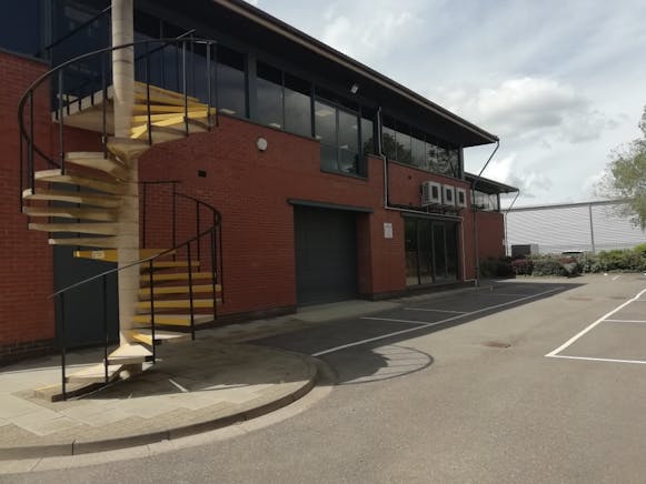 Ground Floor, Unit 2 E-Centre, Bracknell, Industrial To Let - IMG_20210511_133111_resized_20210511_013442126.jpg