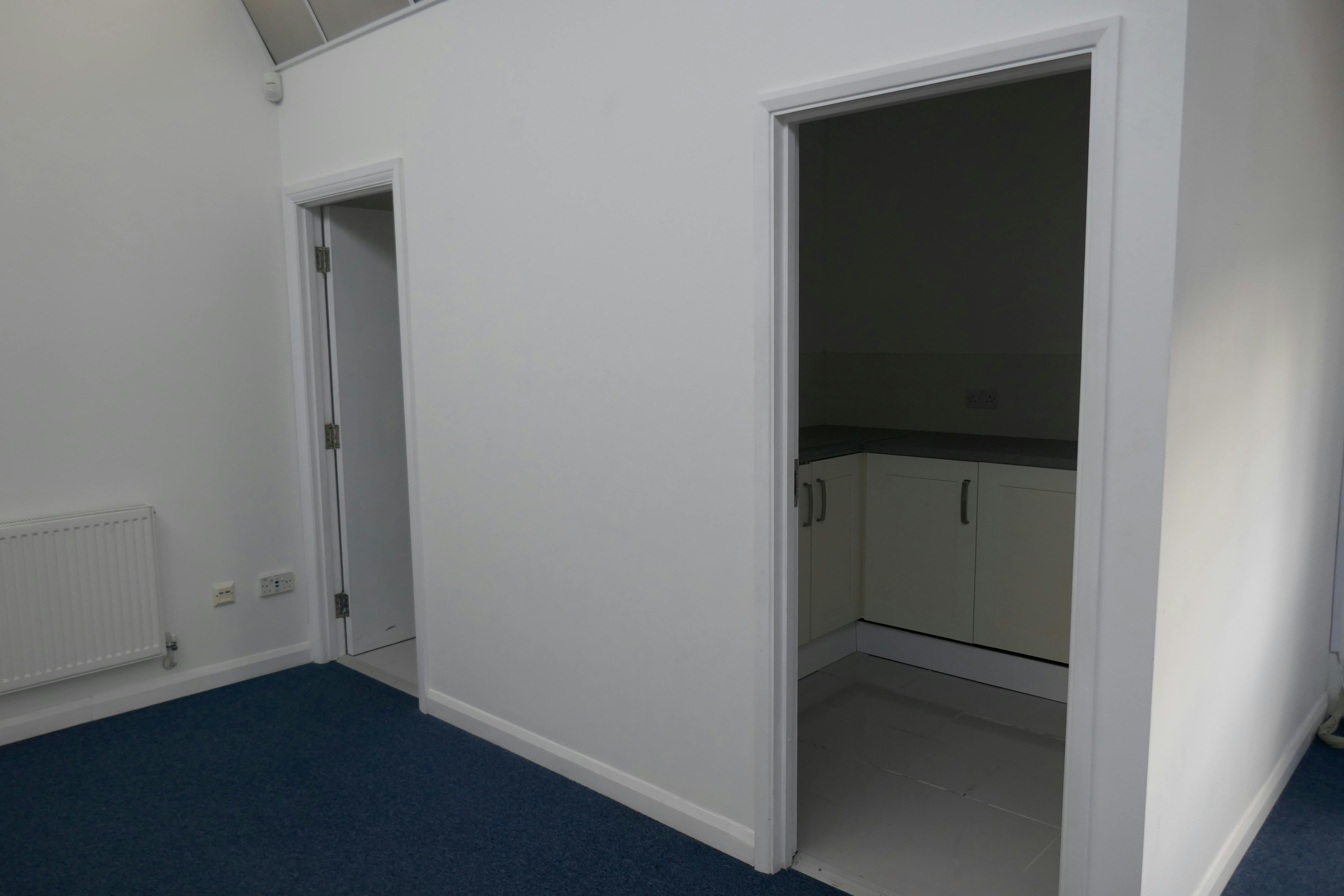 Circle Line House, Harlow, Offices To Let - P1060755.JPG
