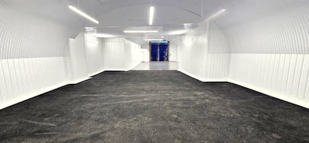 Arch 4, Pinchin Street, London, Industrial To Let - 20260501_183547 - Edited.jpg