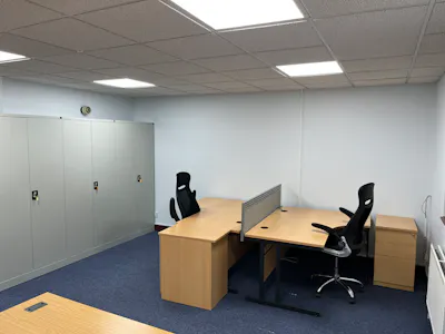 8 Manor Courtyard, Hughenden Avenue, High Wycombe, Office To Let - 20260624_081115410_iOS.jpg