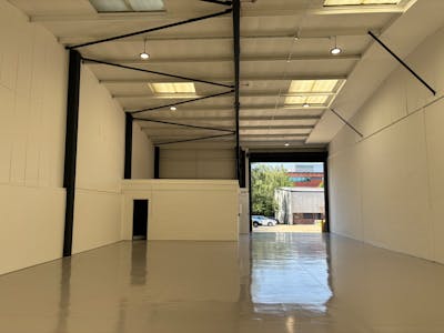 Unit 10, Oakwood Trade Park, Crawley, Industrial/Logistics To Let - IMG_0744.jpeg