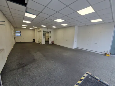 107/107a High Street, Portsmouth, Office / Retail For Sale - 20261008_155330.jpg