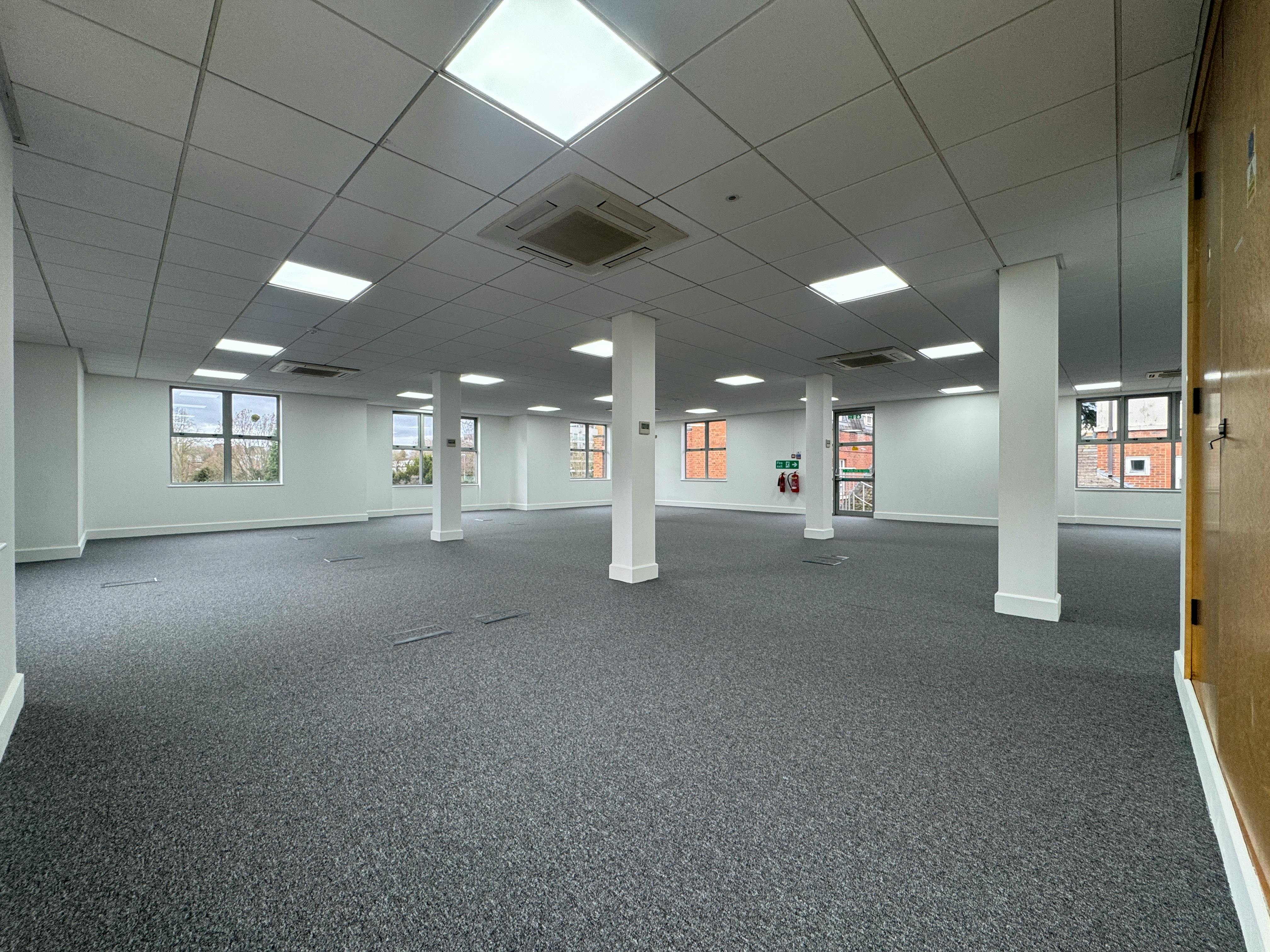 Office in Maidenhead - photo 4