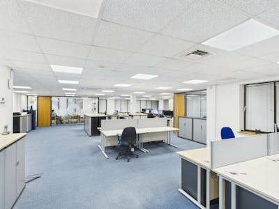 Suite 3, Oxford House, Thame, Office To Let - CAM05222G0-PR0073-STILL004.jpg