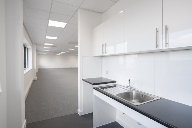 Unit 5, Metroplex Park, Tolworth To Let - Metroplex Unit 5-33.jpg
