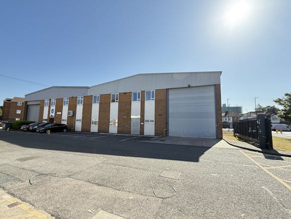 Unit 5 Phoenix Trading Estate, Alperton, Industrial To Let - IMG_9274.jpg