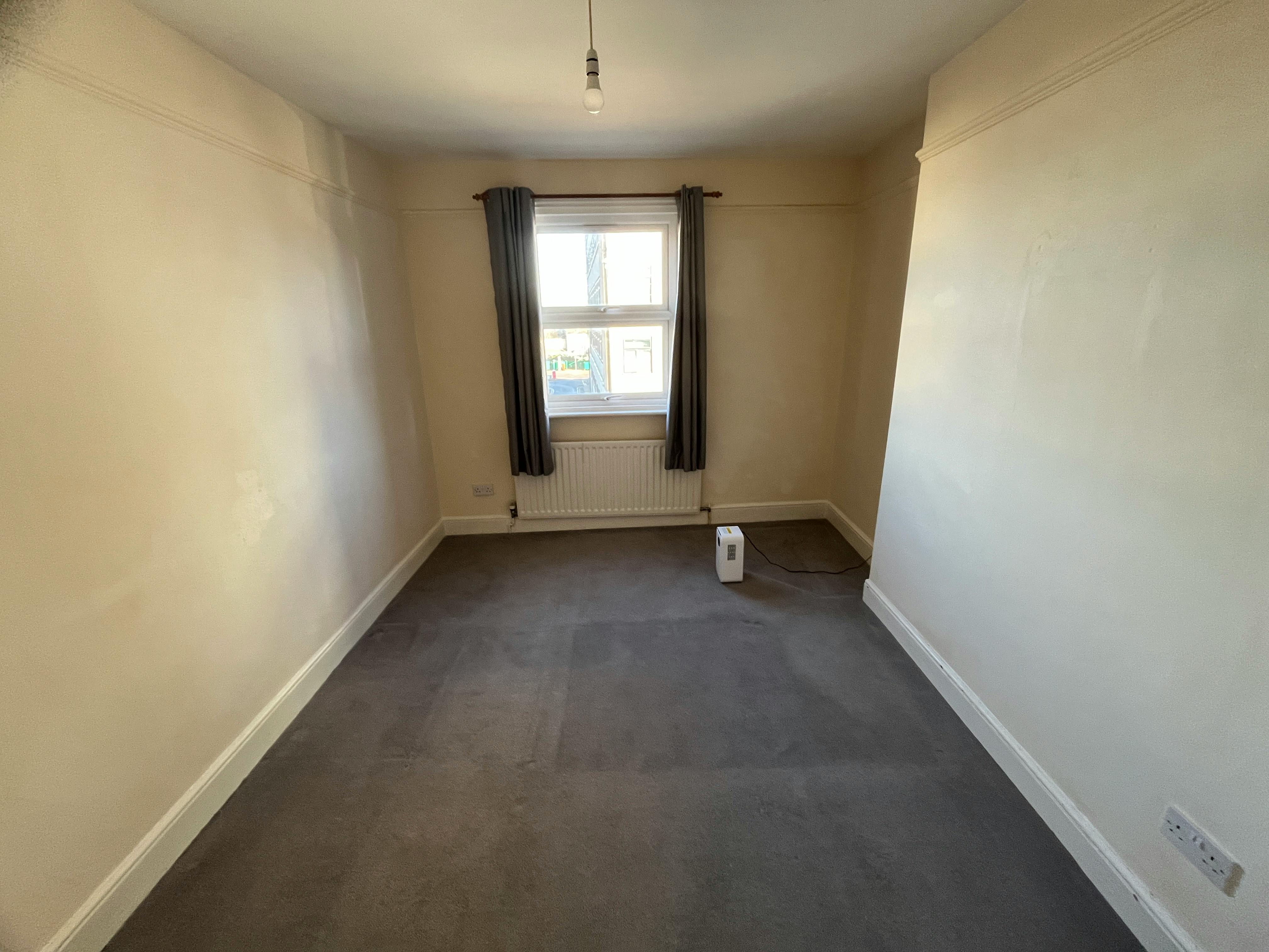 38A Buckingham Street, Aylesbury, Investment / Retail For Sale - 20260114_114244031_iOS.jpg