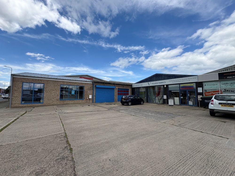 1 Churchill Road, Bicester, Industrial / Retail / Trade Counter Lease Assignment - image00014.jpg