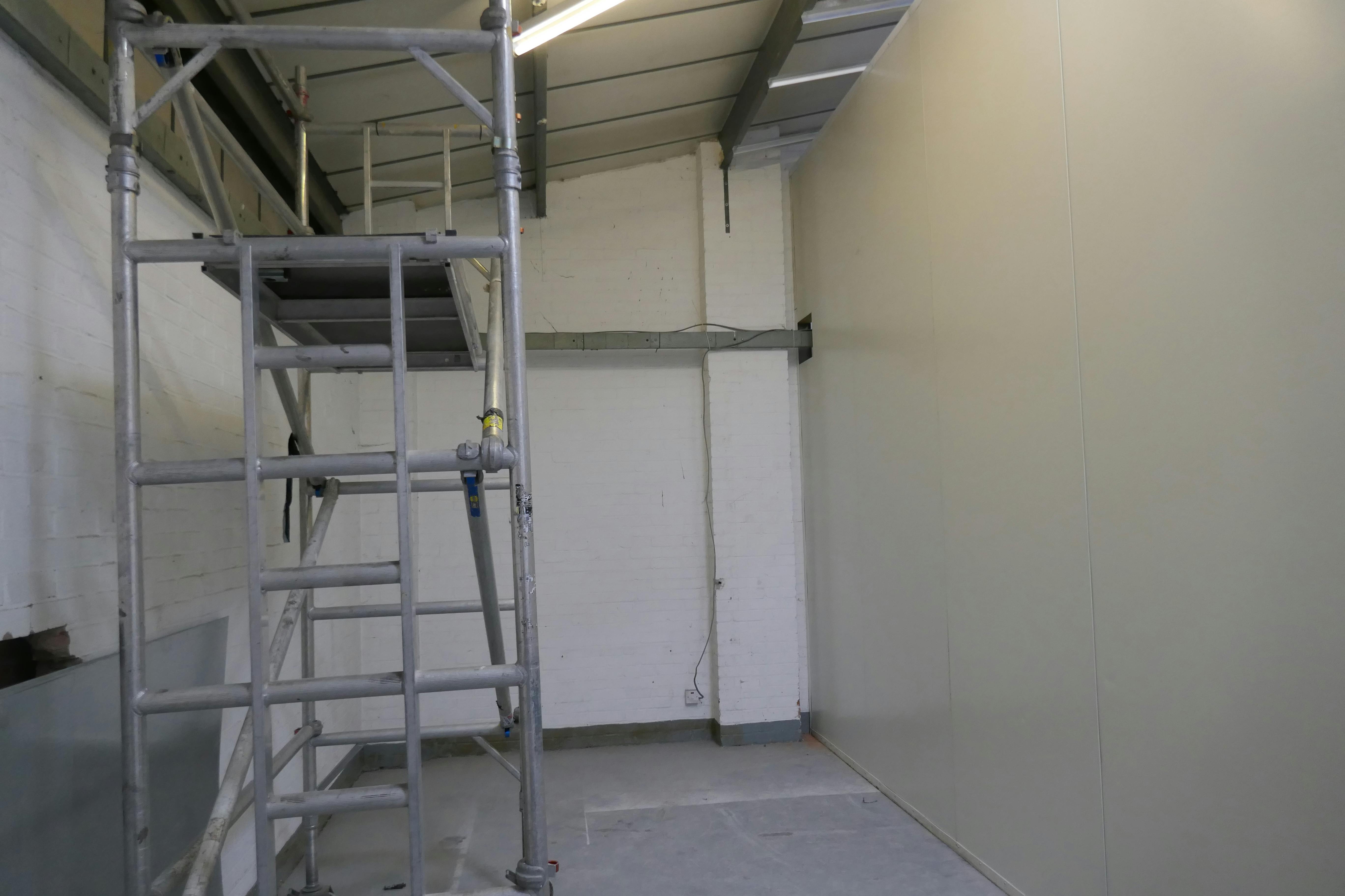 27 Oakwood Hill Industrial Estate, Oakwood Hill, Loughton, Industrial To Let - P1050487.JPG