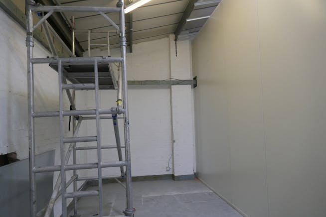 27 Oakwood Hill Industrial Estate, Oakwood Hill, Loughton, Industrial To Let - P1050487.JPG