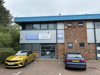 Unit 4, Vermont Place, Milton Keynes, Office / Industrial / Warehouse To Let / For Sale - IMG_1853.JPEG