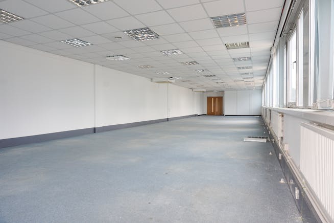 Office Suites, Elsinore House, Aylesbury, Offices / Offices To Let - 10_DSC8308.jpg