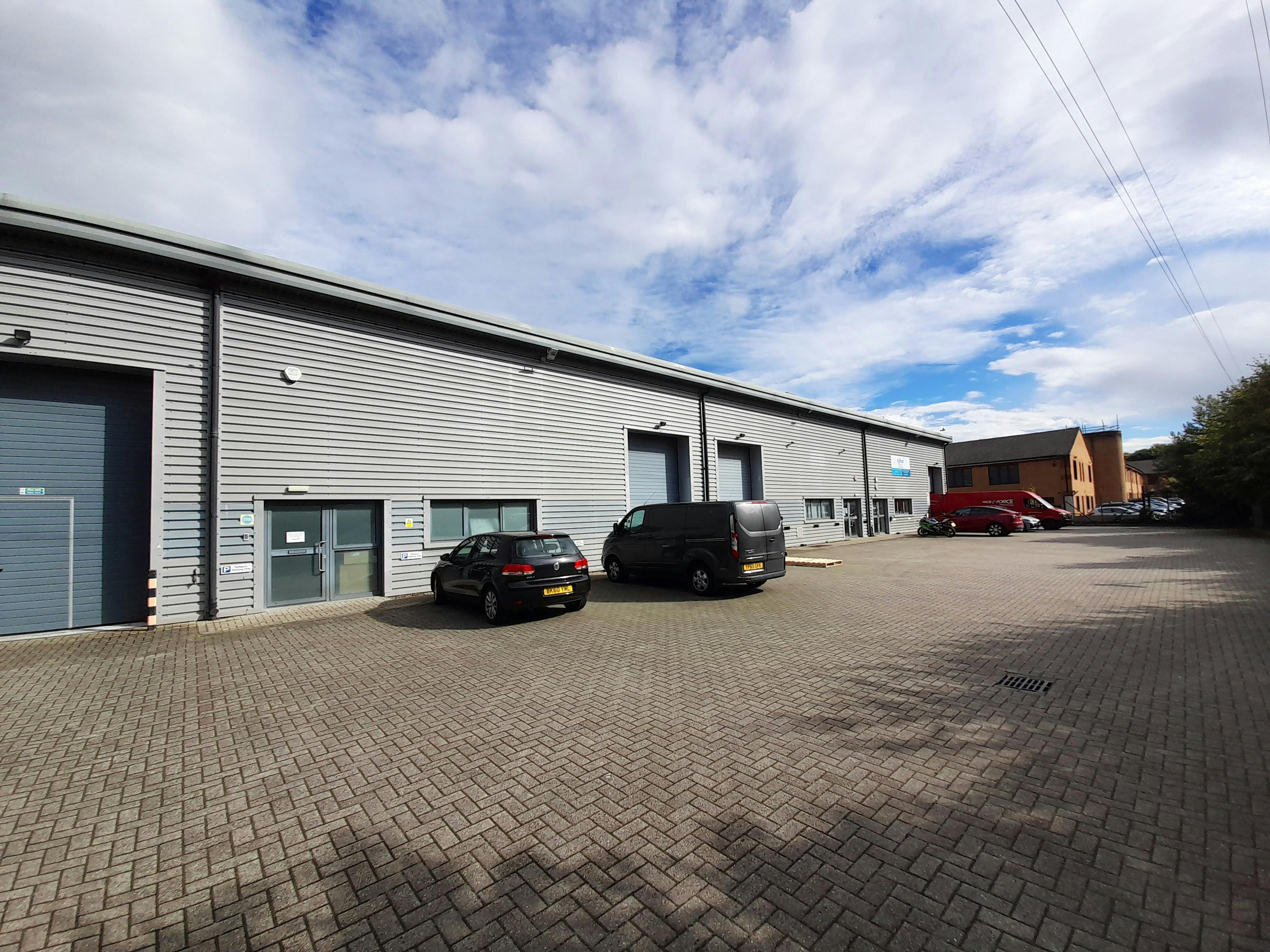 Unit B, Basingstoke, Industrial / Warehouse To Let - 20240912_152443.jpg