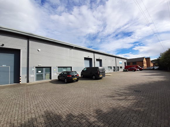 Unit B, Basingstoke, Industrial / Warehouse To Let - 20240912_152443.jpg