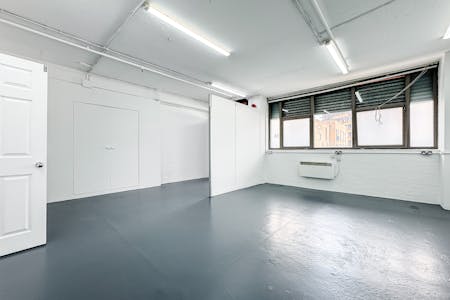 Unit 35 Regent Studios, 8 Andrews Road, London, Industrial To Let - TT Gasp  Low Res 4.jpg