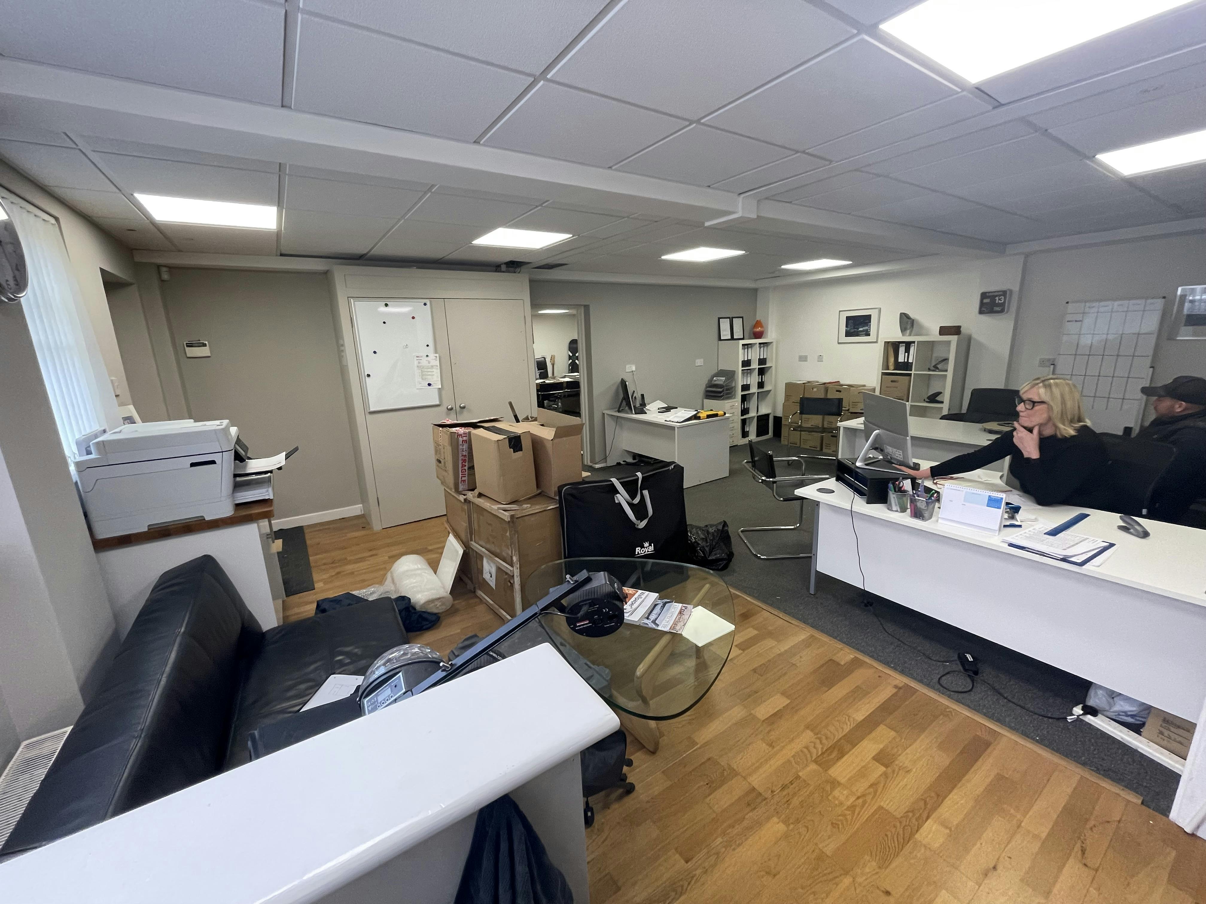 Studio 4, Avondale Business Centre, Fleet, Hampshire, Offices / Warehouse & Industrial To Let - IMG_1877.jpg