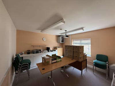 First Floor, 2 London Road, Horndean, Office To Let - IMG_1165.jpg