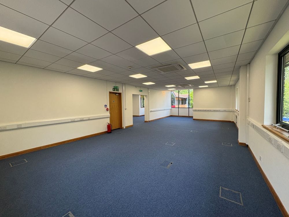 Unit 11-12 Somerville Court, Banbury, Office To Let / For Sale - image00057.jpg