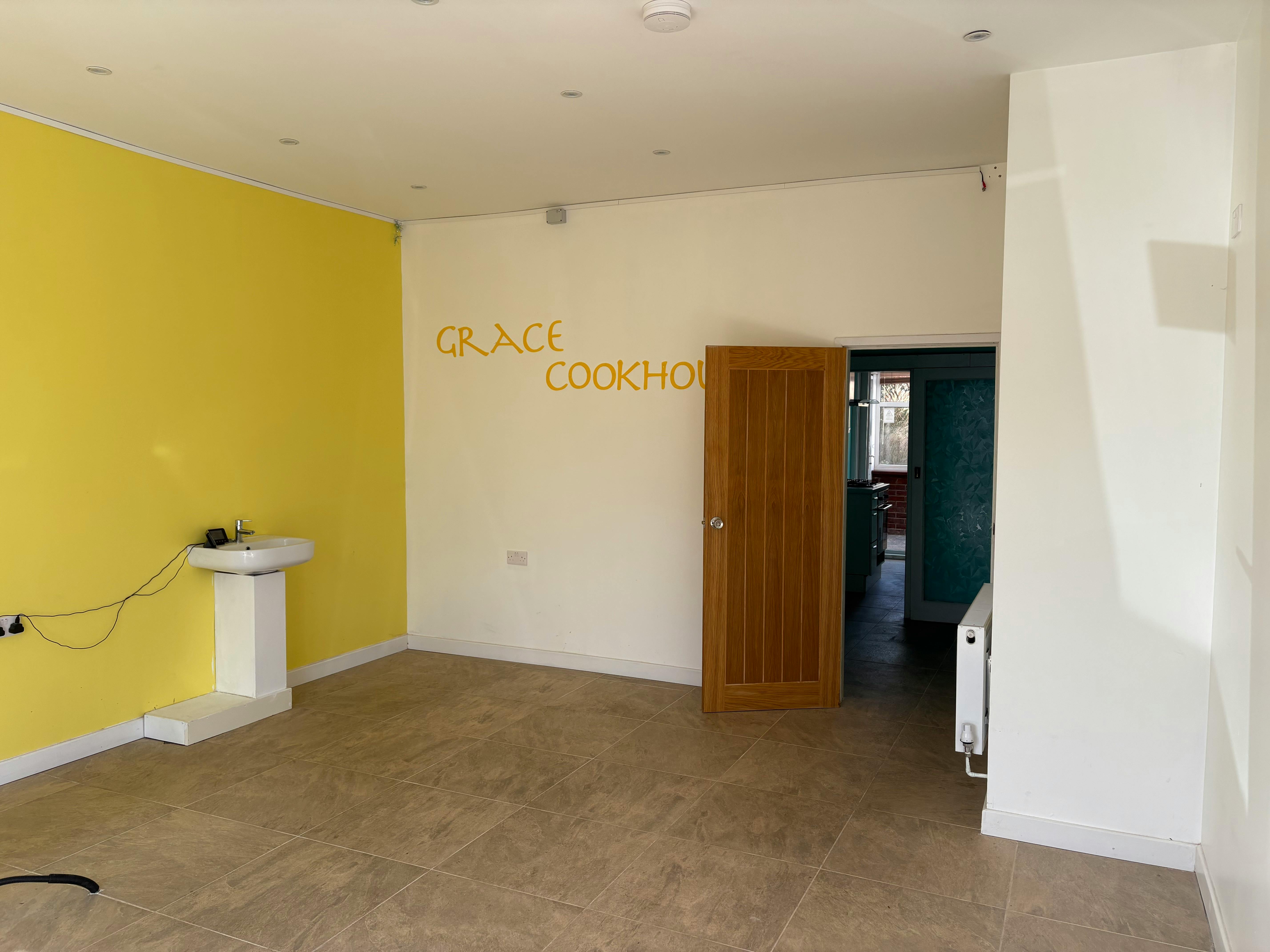 Retail/Shop in Southampton - photo 3