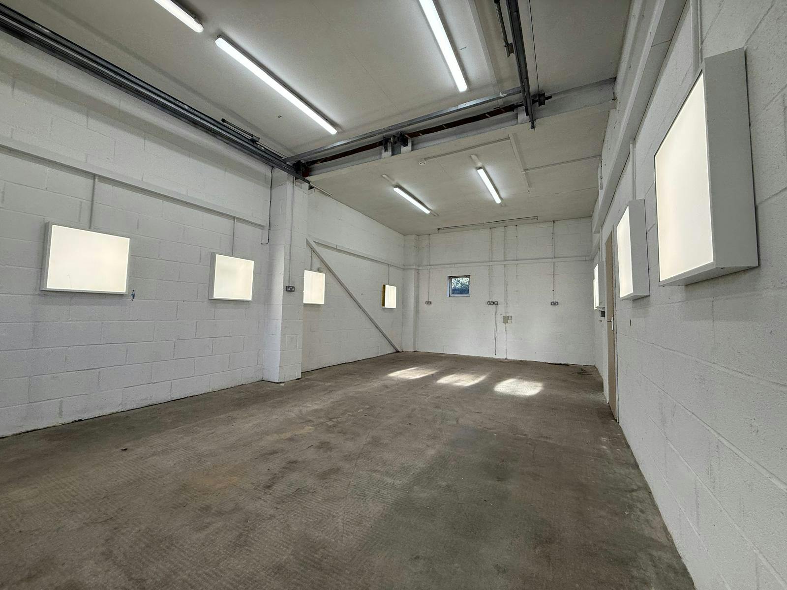 Industrial Unit in Southampton - photo 3