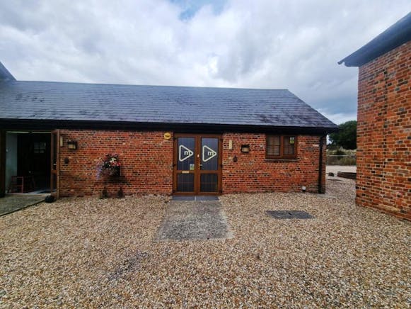 Unit 4 Granary Court, Fair Oak Green, Reading, Office To Let - 20250814_111131.jpg