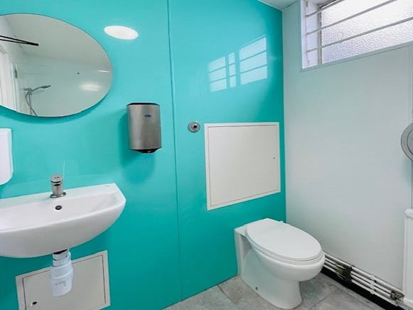 Sharp House, Basildon, Industrial / Office To Let - Sharp Washroom 640x480.jpg