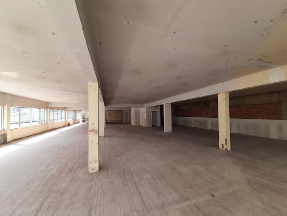 Unit 16 Chelsea House, Festival Place, Basingstoke, Retail To Let - 20220719_102545.jpg