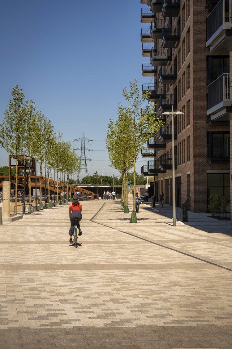 Retail/Shop in London - photo 3