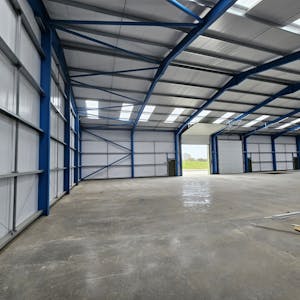 Units 1-2, Phase 1, Tewitts Farm, Uckfield, Industrial To Let - 20260310_093736_resized.jpg