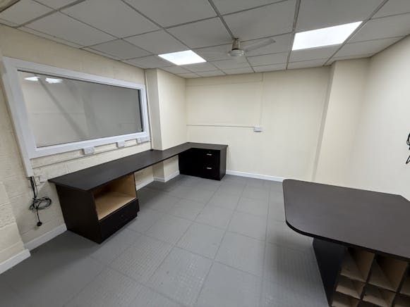 Unit 3, Droitwich Enterprise Hub, Droitwich Spa, Industrial To Let - 20251223_122637973_iOS (1).jpg